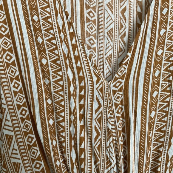 Wishlist Apparel Womans Small Boho Rayon Blouse Pullover Style Twist Knot Front - Picture 3 of 8